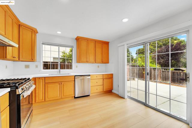 1764 Primrose Ln, Pinole CA: https://media.crmls.org/mediaz/01032211-8e0c-447c-9e72-80d097f63da9.jpg