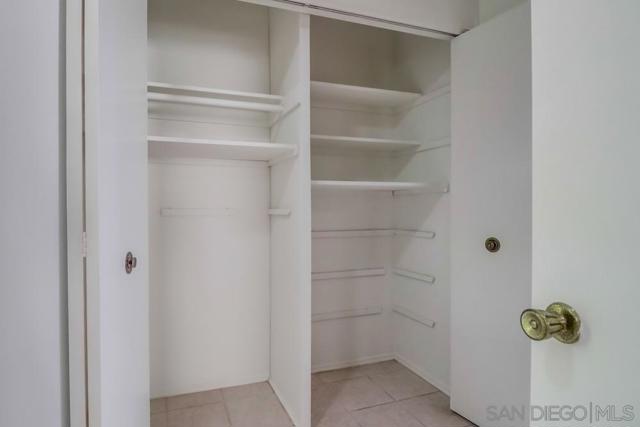 4402 Collwood Ln, San Diego CA: https://media.crmls.org/mediaz/01043c39-c6c8-4de7-9506-fe535a243e77.jpg