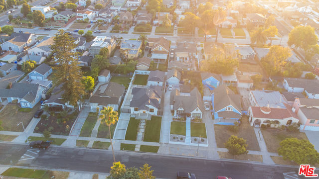 5325 S Victoria Avenue, Los Angeles CA: https://media.crmls.org/mediaz/010478da-6815-46a2-b718-c051788236ba.jpg