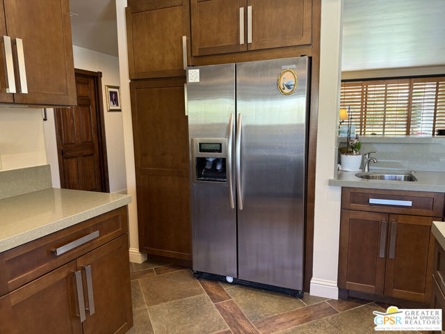 3410 E Bogert Trail, Palm Springs CA: https://media.crmls.org/mediaz/01049b88-a370-4d2b-ba82-ab0587ce7455.jpg