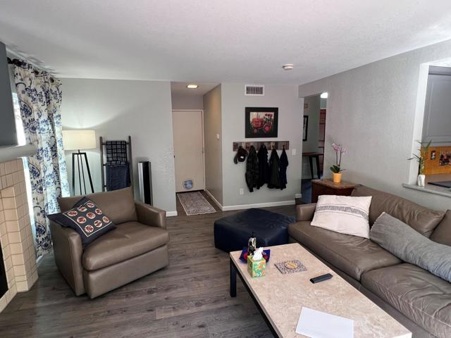 Detail Gallery Image 21 of 39 For 1760 Hampton Ct, Bonita,  CA 91902 - 3 Beds | 2/1 Baths