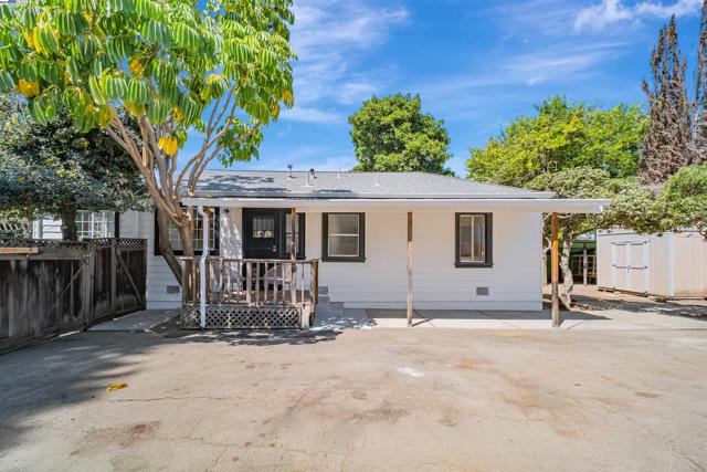 3780 Somerset Ave, Castro Valley CA: https://media.crmls.org/mediaz/01052ee8-693d-48da-a12f-5e75936c6933.jpg
