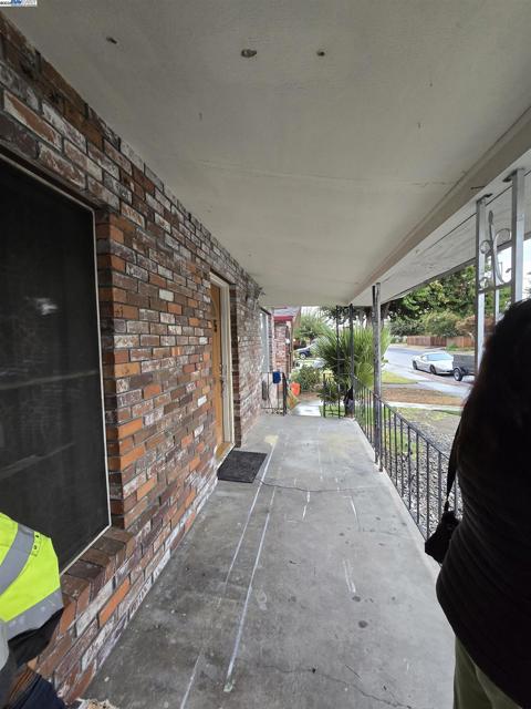 535 W Carlton Way, Tracy CA: https://media.crmls.org/mediaz/010540fb-1fb6-4ef8-99e9-c96da5279096.jpg