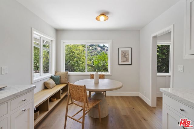 4031 Deerhorn Drive, Sherman Oaks CA: https://media.crmls.org/mediaz/01057181-d063-41fe-b9e0-a4f767f92cf8.jpg