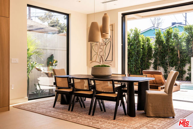 2457 Glyndon Avenue, Venice CA: https://media.crmls.org/mediaz/01057cd8-6916-4568-beac-a5d50b7d6d3e.jpg
