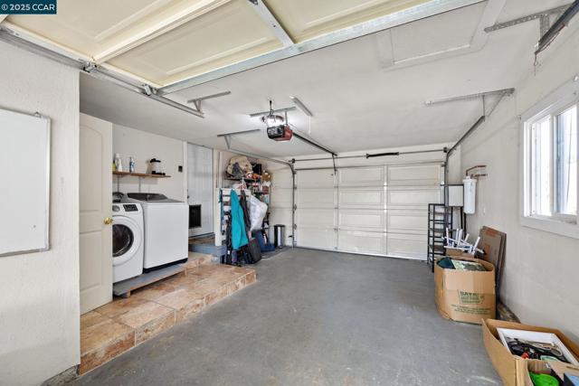 7447 Lockwood St, Oakland CA: https://media.crmls.org/mediaz/0105af25-72e2-4256-a261-37d4f74a8236.jpg