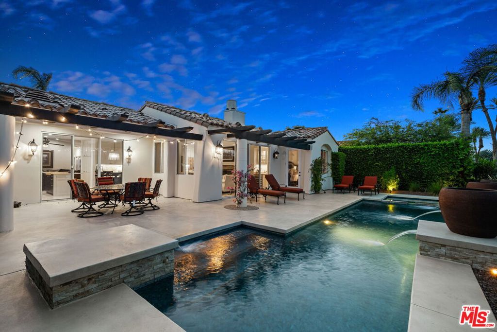 https://media.crmls.org/mediaz/0105dfbb-a280-4042-b79f-e63d34323267.jpg?preset=X-Large