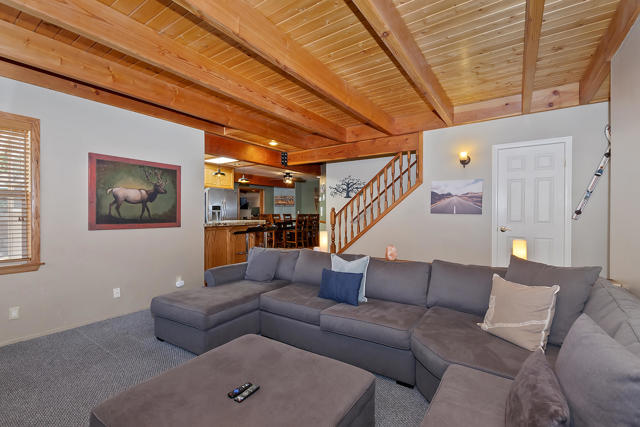 387 Wren Drive, Big Bear CA: https://media.crmls.org/mediaz/0105f3a7-3b26-491f-9ec4-83eb051ebf15.jpg