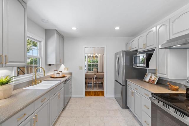 581 Pamlar Avenue, San Jose CA: https://media.crmls.org/mediaz/0106efa9-1c06-4708-8172-07ae5378a860.jpg