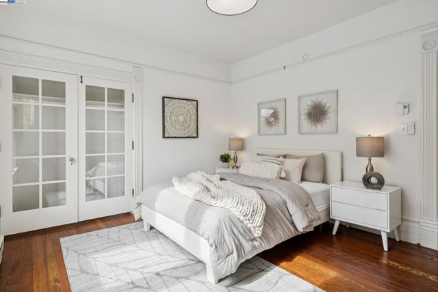 2120 Encinal Ave, Alameda CA: https://media.crmls.org/mediaz/0106f2b2-68ed-44c4-adf8-bb9af6bf7023.jpg