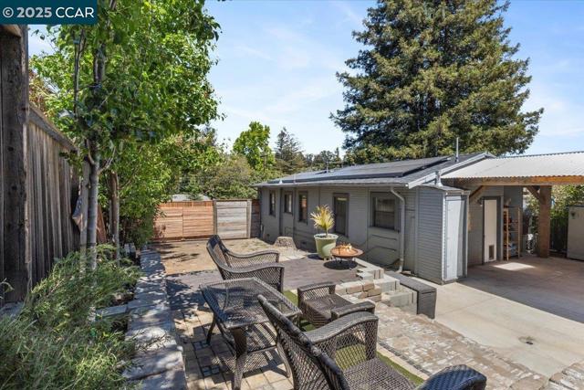 8041 Winthrope St, Oakland CA: https://media.crmls.org/mediaz/010744bb-6360-4fae-a107-642fc5d41718.jpg