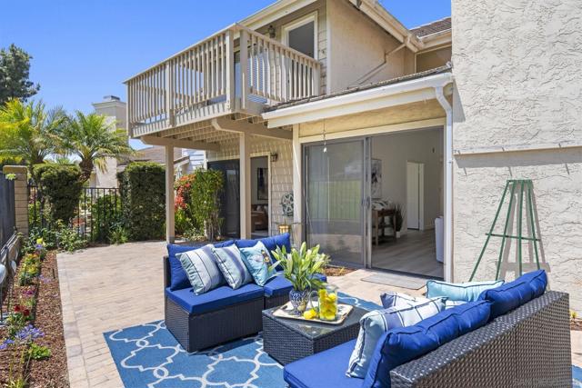 1894 Spyglass Cir, Vista CA: https://media.crmls.org/mediaz/0107886a-74c3-4950-af09-727758e6d4f5.jpg