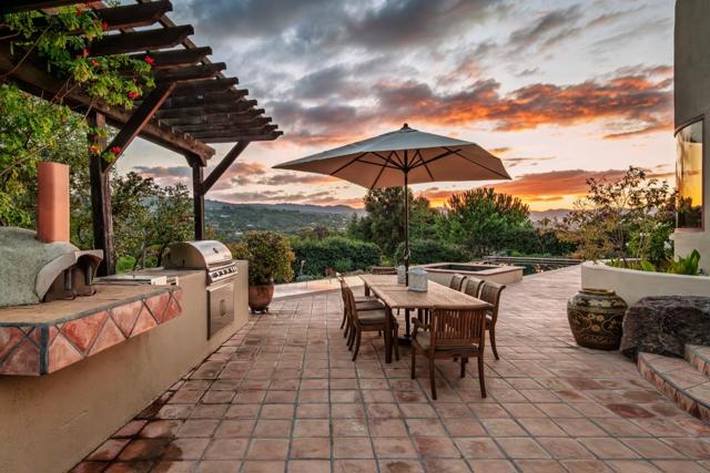 14300 Saddle Mountain Drive, Los Altos Hills CA: https://media.crmls.org/mediaz/0107becb-2d58-4942-8448-364a0d3dfbd2.jpg