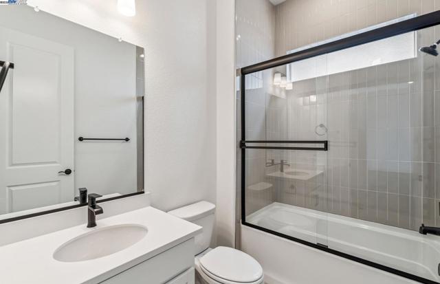 1552 Kasnak Drive, Manteca CA: https://media.crmls.org/mediaz/0108028a-f7c2-4af3-8edc-1df5574e90c7.jpg