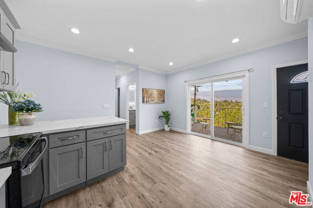 334 Anita Drive, Pasadena CA: https://media.crmls.org/mediaz/01083334-4a20-4896-af37-74da5ba7392d.jpg