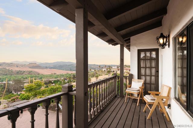 5615 Via Montellano, Bonsall CA: https://media.crmls.org/mediaz/01087a9d-86ff-4228-8f3e-b1b0cc08b860.jpg