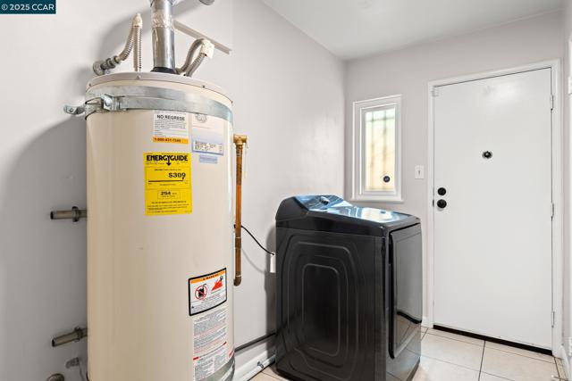 1232 E 20Th St, Oakland CA: https://media.crmls.org/mediaz/0108eb21-61a5-47e5-a607-0ca03b825699.jpg