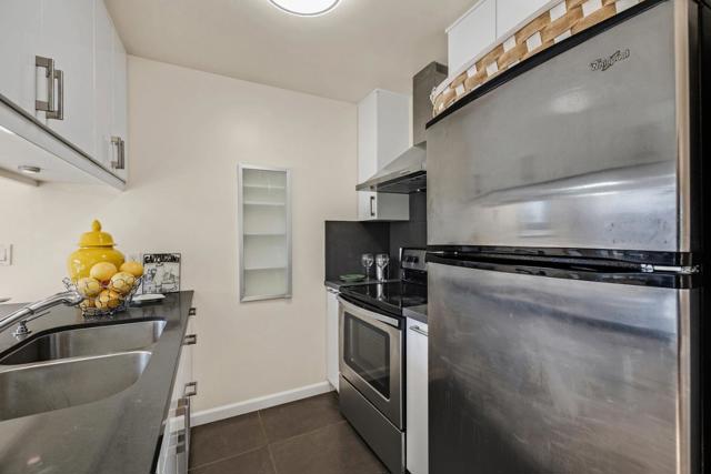 688 Mariners Island Boulevard, San Mateo CA: https://media.crmls.org/mediaz/0109f026-58f3-4d96-b0f0-485b448e8c27.jpg