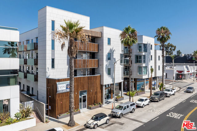 3223 Wilshire Boulevard, Santa Monica CA: https://media.crmls.org/mediaz/010a1b30-cf86-46fd-89b8-7e9b611b31bd.jpg