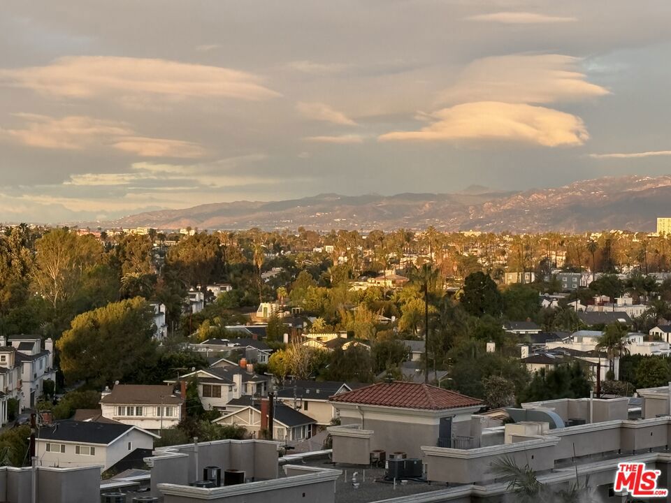 https://media.crmls.org/mediaz/010b1628-9bed-417c-8612-868d577af920.jpg?preset=X-Large