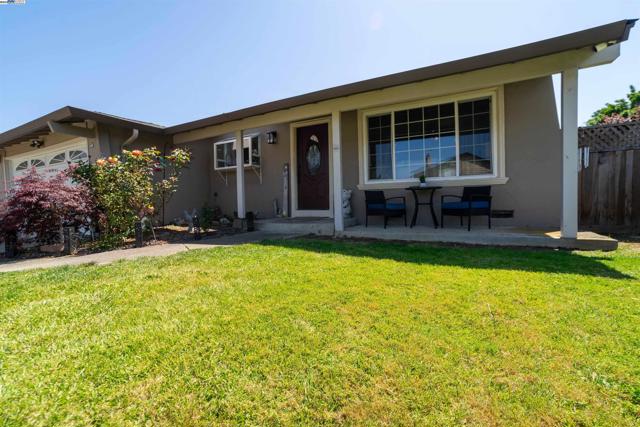 34505 Salinas Pl, Fremont CA: https://media.crmls.org/mediaz/010b7e4e-b232-43be-b775-daf3057b28fb.jpg