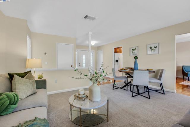 9140 Tangerine St, San Ramon CA: https://media.crmls.org/mediaz/010ba225-48c7-434e-8f2a-b5025794dc14.jpg