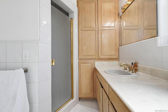 1654 LINWOOD ST, San Diego CA: https://media.crmls.org/mediaz/010ba250-b2c5-475d-8154-14011c362c3a.jpg