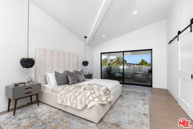 23458 W Moon Shadows Drive, Malibu CA: https://media.crmls.org/mediaz/010c43a7-c21e-47cd-a056-a9f06a03b147.jpg