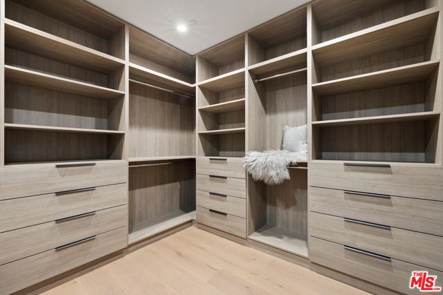 714 N La Jolla Avenue, Los Angeles CA: https://media.crmls.org/mediaz/010c789d-b5b1-4ded-8fea-fd8358de1b95.jpg