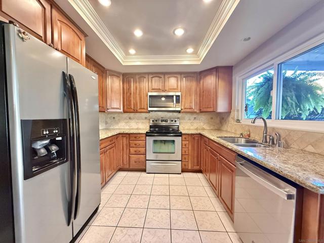 2049 Wind River Rd, El Cajon CA: https://media.crmls.org/mediaz/010cbc8d-b442-42ab-b4bc-b53febbe7aec.jpg