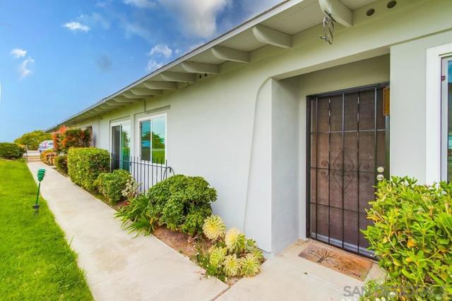 3890 Vista Campana S., Oceanside CA: https://media.crmls.org/mediaz/010d3bc5-290b-4151-9db3-4959c60f2c22.jpg