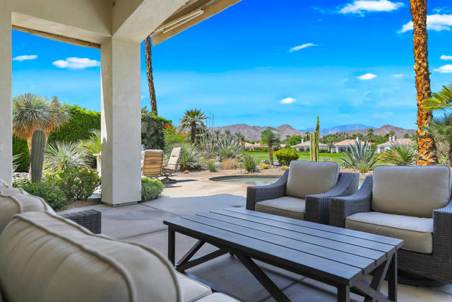 50405 Verano Drive, La Quinta CA: https://media.crmls.org/mediaz/010dd811-c384-4f7e-8158-ed7247052671.jpg