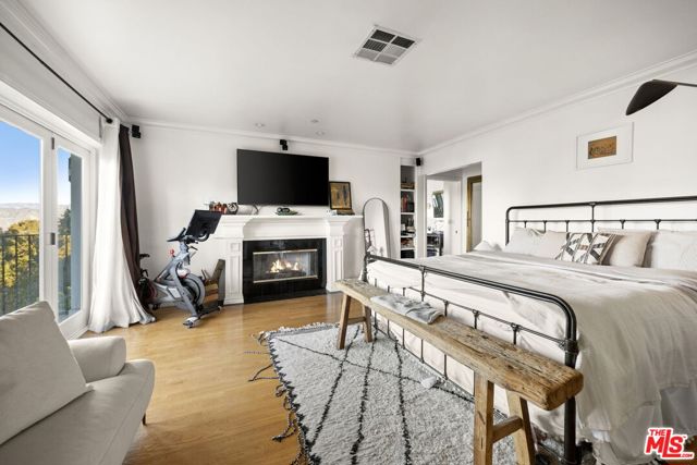 3411 Tareco Drive, Los Angeles CA: https://media.crmls.org/mediaz/010e2154-93a7-43ff-a1bf-0839ee74f508.jpg