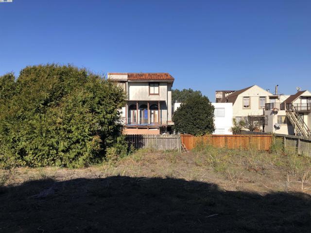 Image 13 of 19 For 146 Guttenberg St