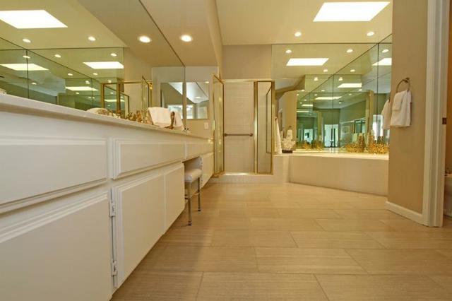 65 La Costa Drive, Rancho Mirage CA: https://media.crmls.org/mediaz/010f31b2-4828-478a-9fb1-f549bb911bbc.jpg