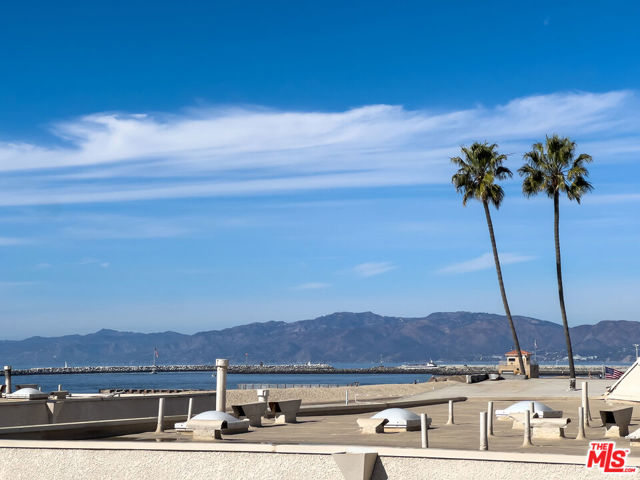 7301 Vista Del Mar, Playa del Rey CA: https://media.crmls.org/mediaz/010f8bbe-d840-468a-b1c3-d6fafa02191d.jpg