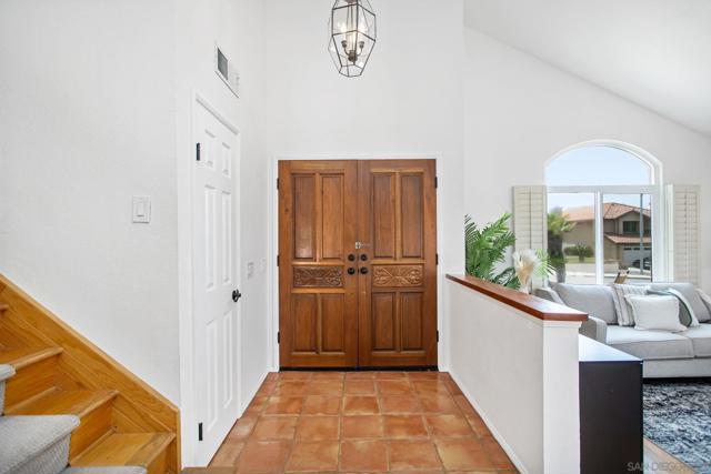 1009 Paseo La Cresta, Chula Vista CA: https://media.crmls.org/mediaz/010f9ba4-c621-468e-a1ca-47527ffc02d5.jpg