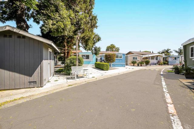 17754 Meekland Ave, Hayward CA: https://media.crmls.org/mediaz/010fac16-c6e4-4de0-9ead-4155008d36e3.jpg