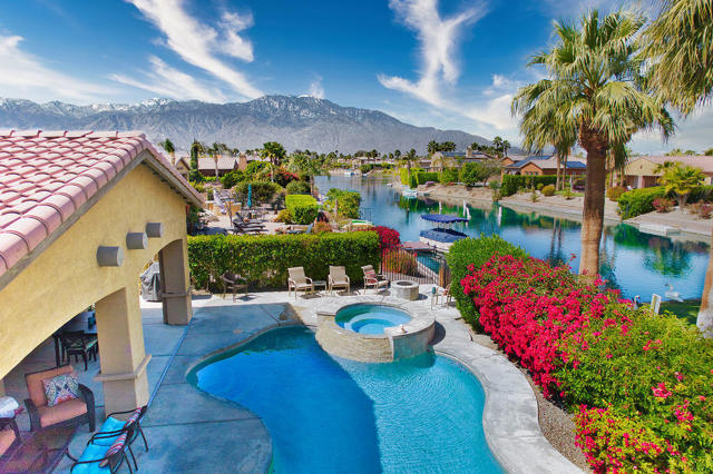 14 Via Santo Tomas Drive, Rancho Mirage CA: https://media.crmls.org/mediaz/010faf3f-a5a4-40a4-a9d2-e4def3265601.jpg