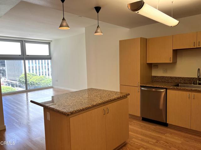 630 W 6th Street, Los Angeles CA: https://media.crmls.org/mediaz/010fee87-8f0f-4dcd-bfbc-a9c42847bb47.jpg