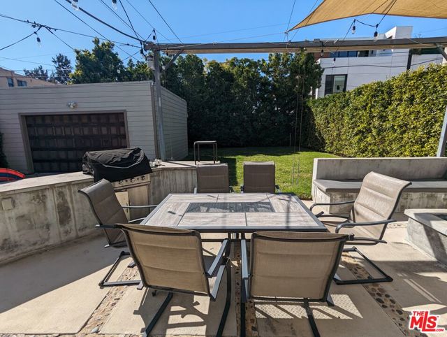 833 N Las Palmas Avenue, Los Angeles CA: https://media.crmls.org/mediaz/01103ba1-603a-4154-836c-7e1281b88a13.jpg