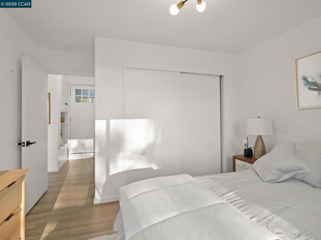 230 Fairlawn Dr, Berkeley CA: https://media.crmls.org/mediaz/01104063-65f5-4aa1-a2c2-6cb86af9d2b1.jpg