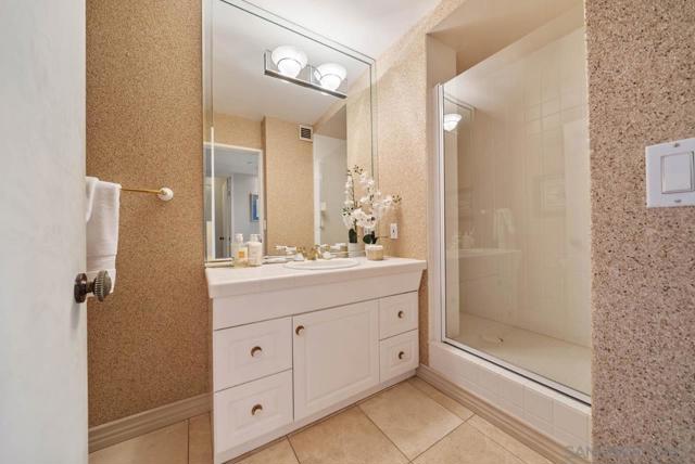 1780 Avenida Del Mundo, Coronado CA: https://media.crmls.org/mediaz/01104e52-2737-4b46-aae3-349e84cf8504.jpg