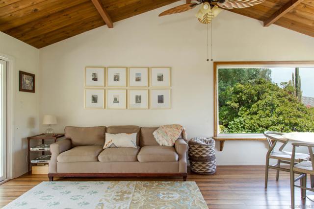 28628 Mountain Meadow Rd, Escondido CA: https://media.crmls.org/mediaz/0110a49b-522a-4e04-aca8-501e59d984b7.jpg