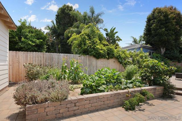 4386 Niagara Ave, San Diego CA: https://media.crmls.org/mediaz/0110aa96-dfa9-4f3c-8ed0-ff5b1a482a53.jpg