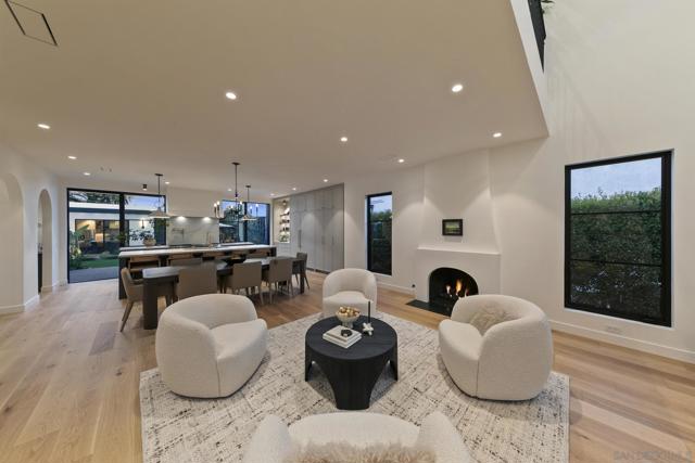 4223 Middlesex Dr, San Diego CA: https://media.crmls.org/mediaz/0110daaa-9ecc-407c-9fd9-b8e9fc0081af.jpg