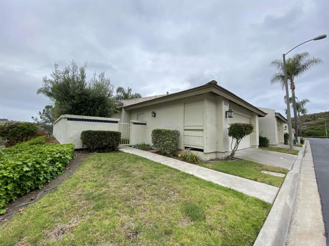 4793 Endeavor Lane, Carlsbad CA: https://media.crmls.org/mediaz/0110f965-89d5-44ae-a50a-aaf1f3575133.jpg