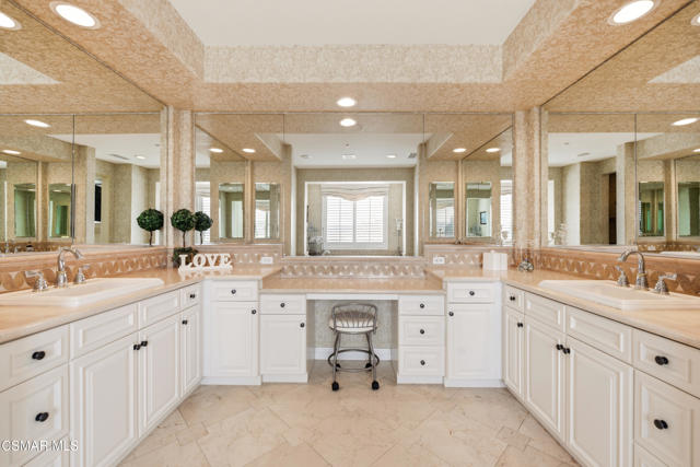 Image 72 of 100 For 5068 Shady Trail Street