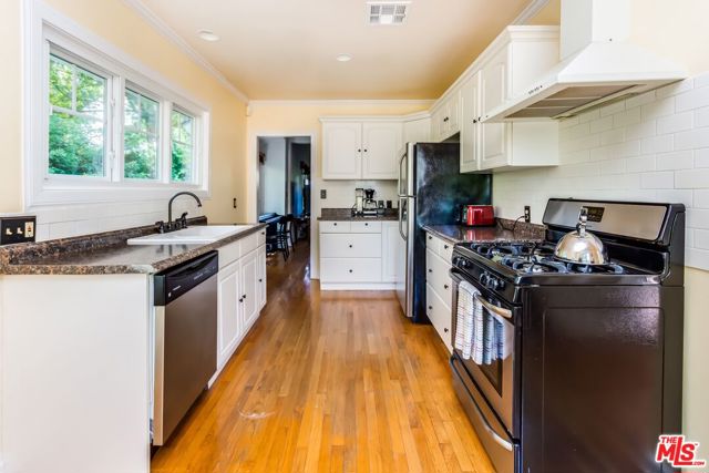 866 North Doheny Drive photo 8