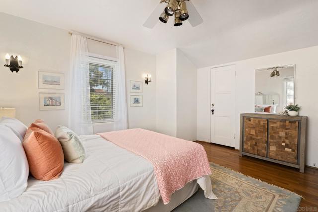 1434 5th Street, Coronado CA: https://media.crmls.org/mediaz/01119612-840f-4b70-9007-932239dfcc2f.jpg